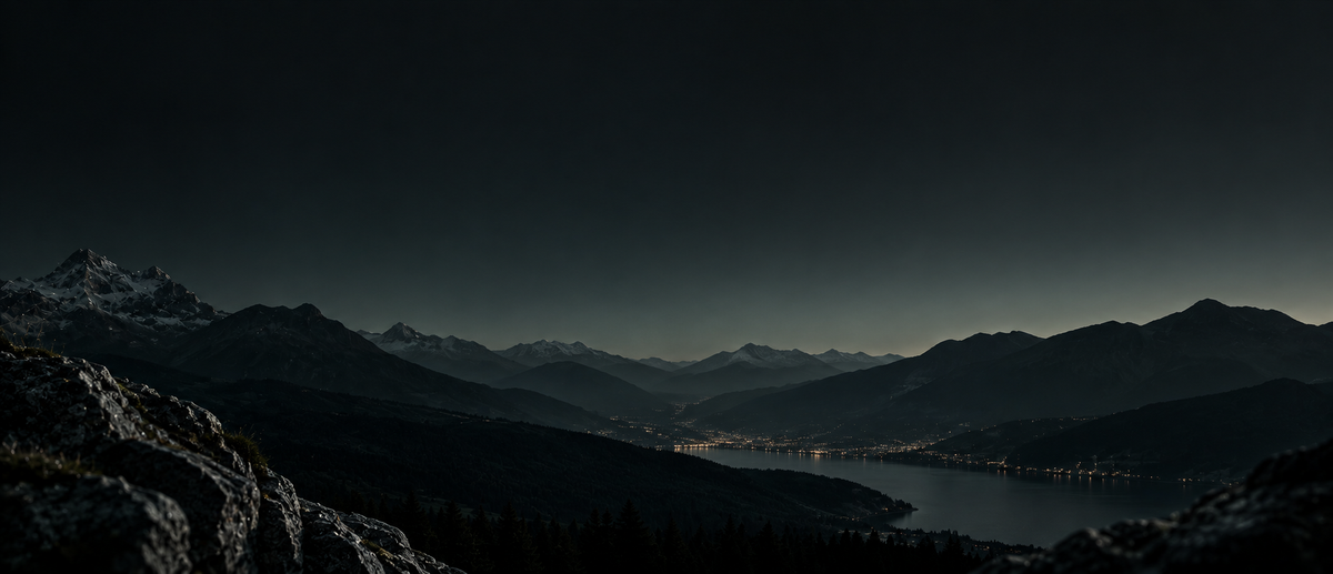 Berglandschaft am See bei Nacht in der Zentralschweiz